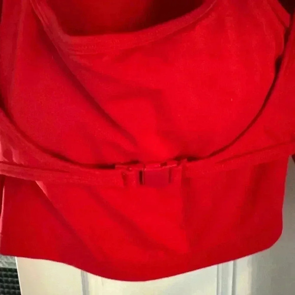 Halara plush halter thumb hole long sleeve crop sports top red size small - Picture 3 of 10